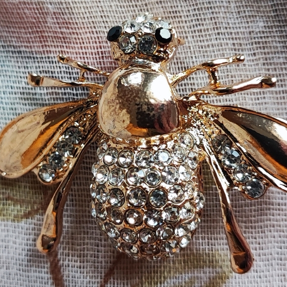 Shiny Gold Tone Vintage Honey Bumble Bee Clear Rhinestone Brooch Black Eyes - Picture 11 of 12